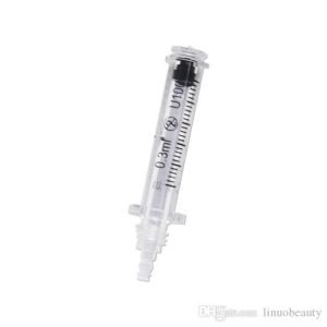 Dit is een foto van een ampul die op de hyaluron pen past. In de ampul komt een filler die de huidveroudering aanpakt.