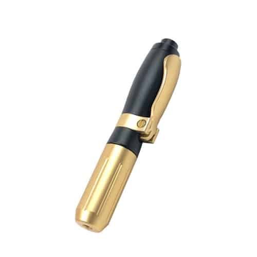 Dit is een foto waar een hyaluronpen wordt afgebeeld in de kleuren goud en zwart. De pen wordt gebruikt om hyaluronzuur te injecteren.