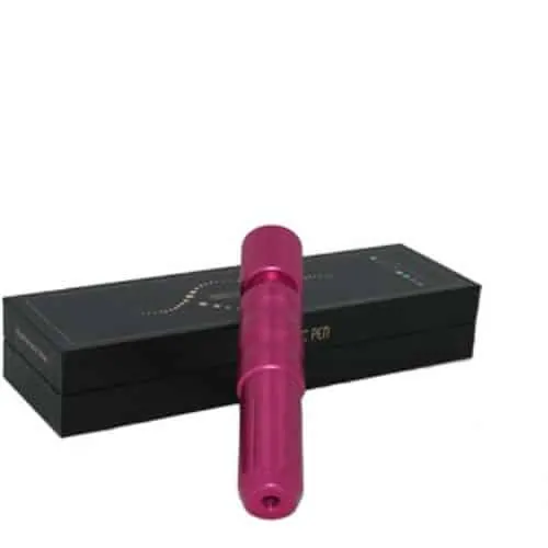 Dit is een foto van een hyaluron pen in de kleur roze. De hyaluronpen wordt gebruikt om hyaluron zuur in de huid te injecteren.