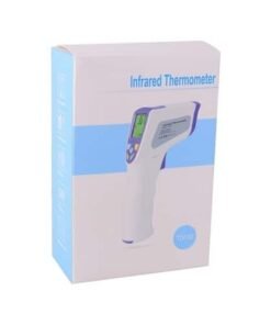 Deze foto beeld een non contact infrarood thermometer uit in de verpakking. infrarood koortsthermometer of infrarood temperatuurmeter zijn andere benamingen voor deze thermometer.
