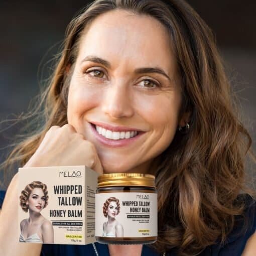 tallow balm met manuka honing , een vrouw met een vrolijk gezicht