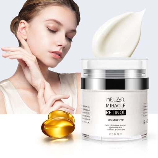 retinol creme met carnosine, hyaluronzuur, vitamine e, gezicht van een vrouw