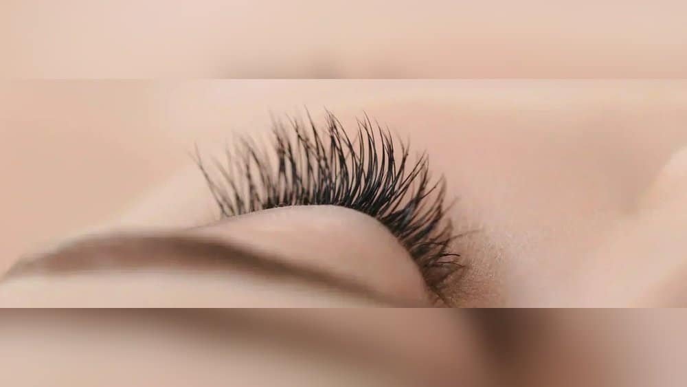 Wimperserum: Hoe Werkt Het En Wat is Een Realistische Verwachting?